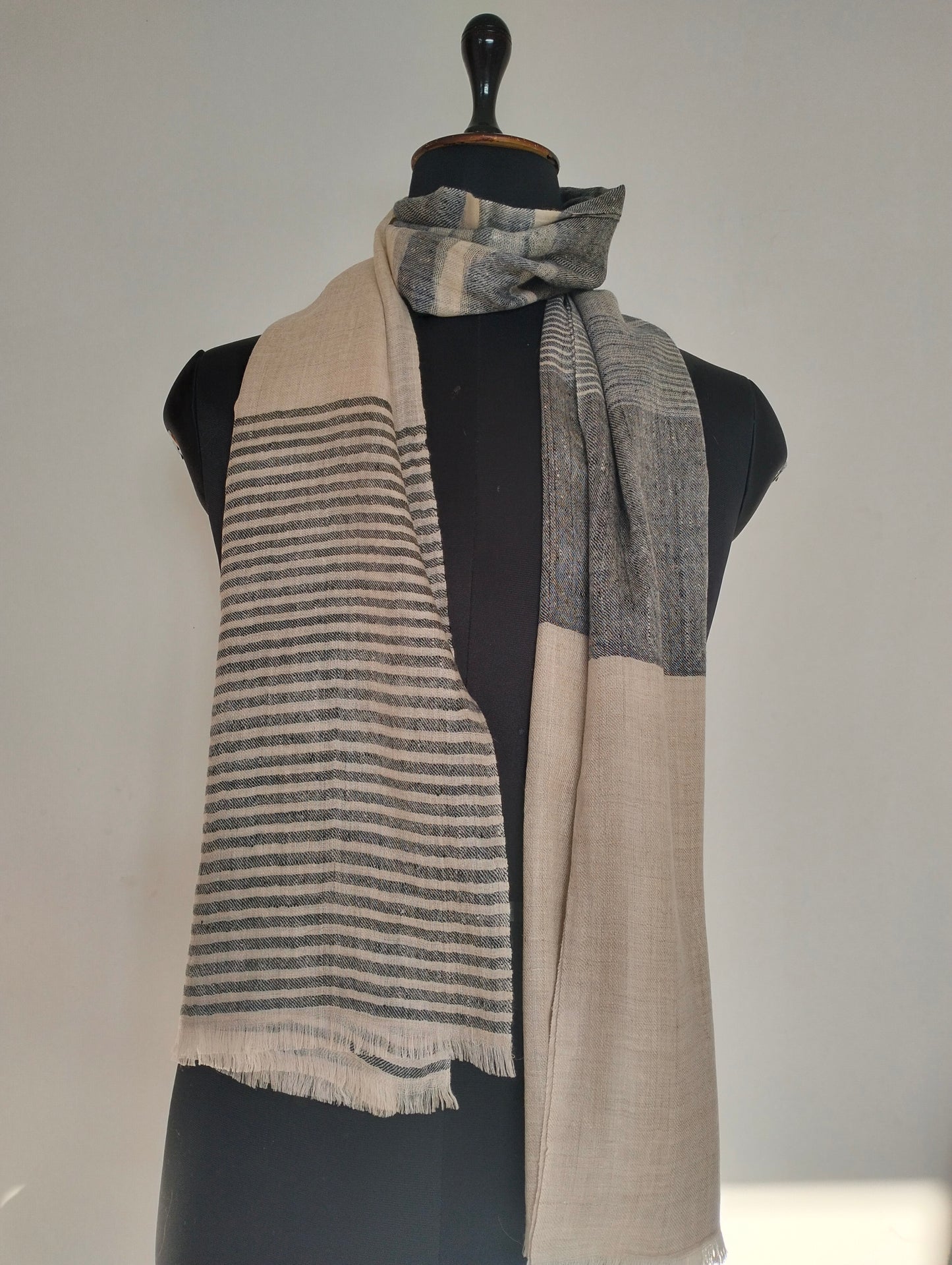 100% Cashmere Handloom scarf, pashmina scarf, Finest Kashmiri shawl, Summer Scarf, Bridesmaid Gift, gift for your loved ones, luxuriously soft and classy scarf