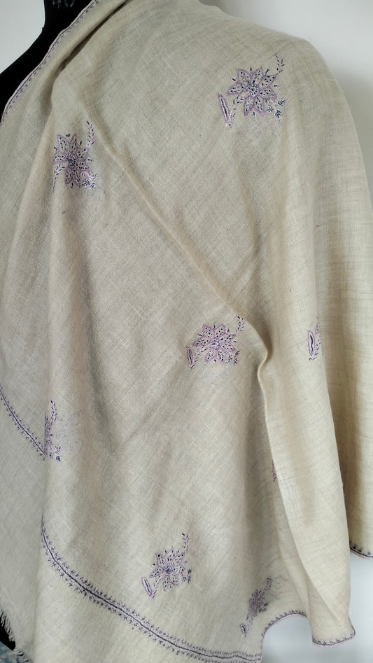 Natural white Bootidar Pashmina stole with exquisite motifs and incredible embroidery.
