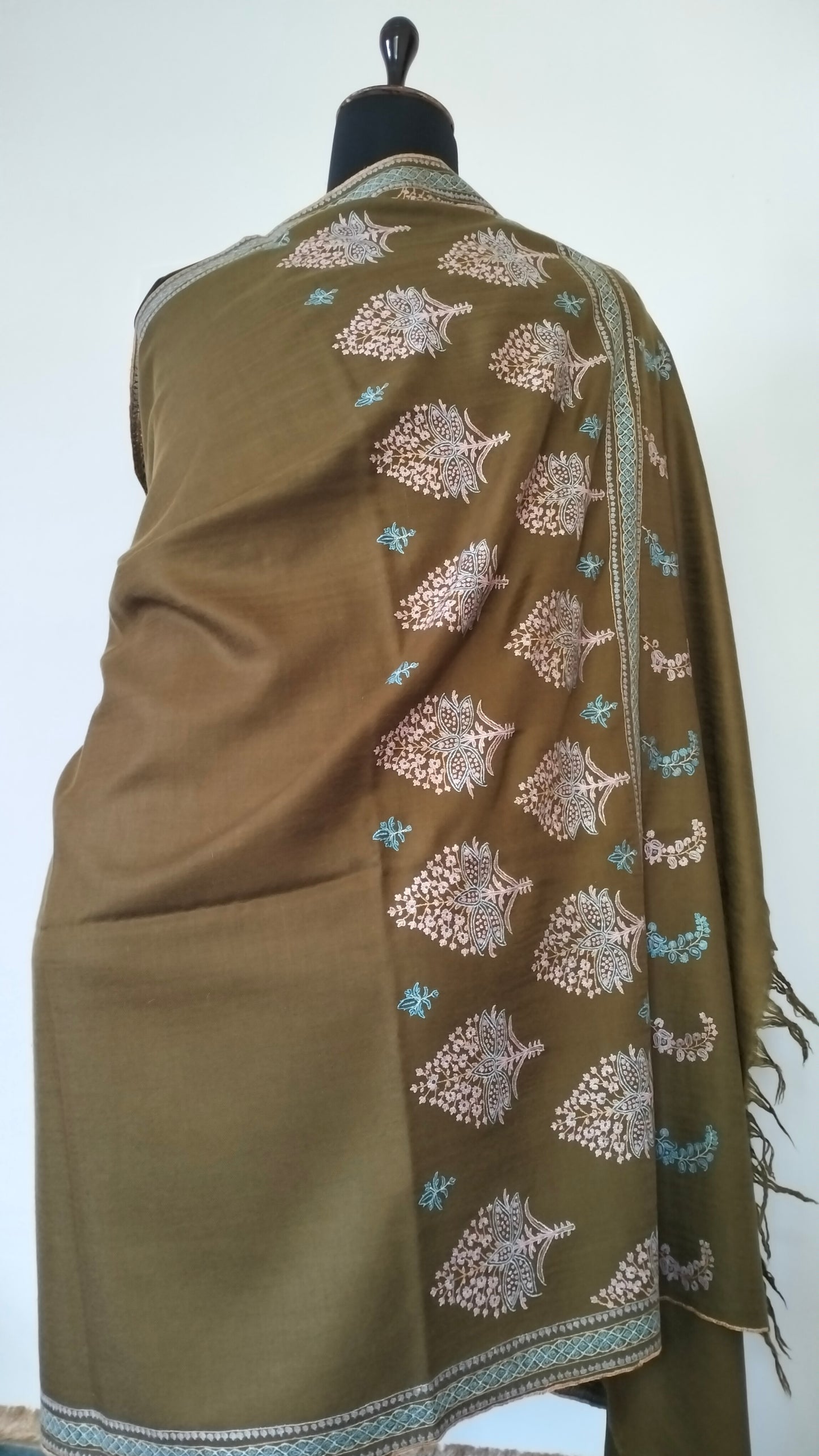 Premium and exclusive Olive green kashmiri pashmina sozni embroidered wedding cashmere, girlfriend' gift, coworkers shawl, christmas gift