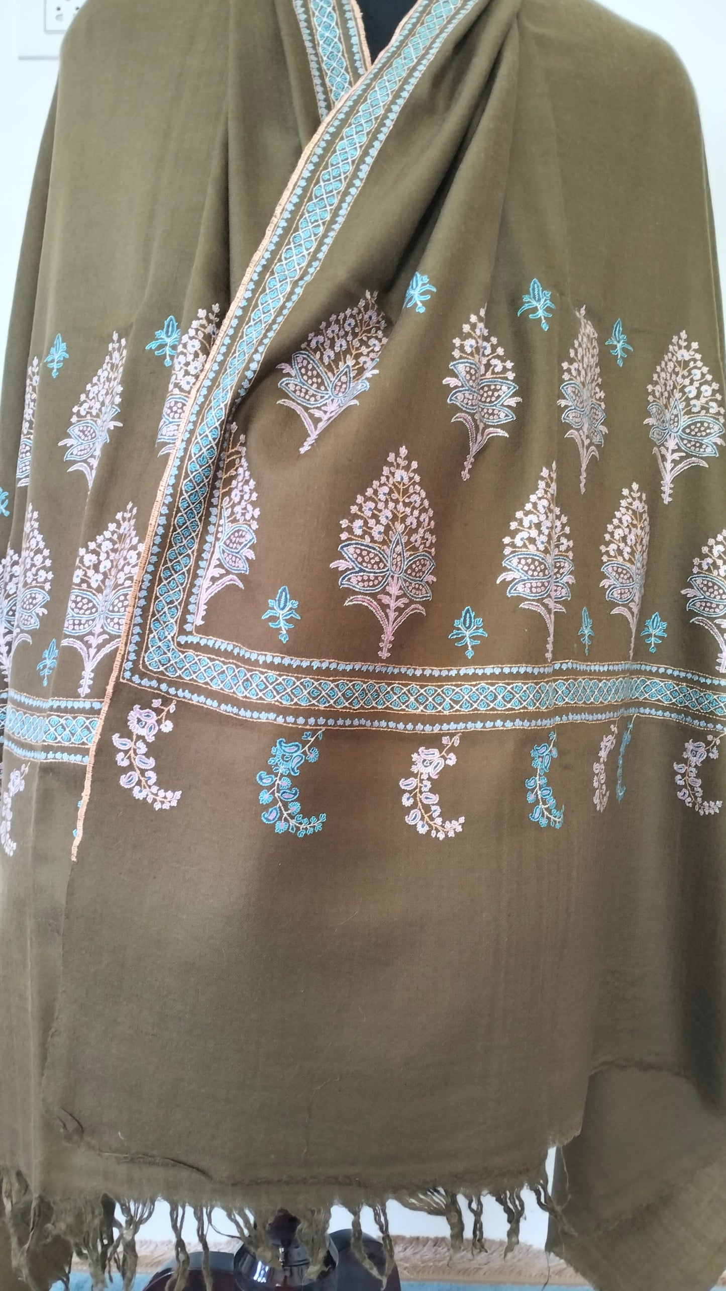 Premium and exclusive Olive green kashmiri pashmina sozni embroidered wedding cashmere, girlfriend' gift, coworkers shawl, christmas gift