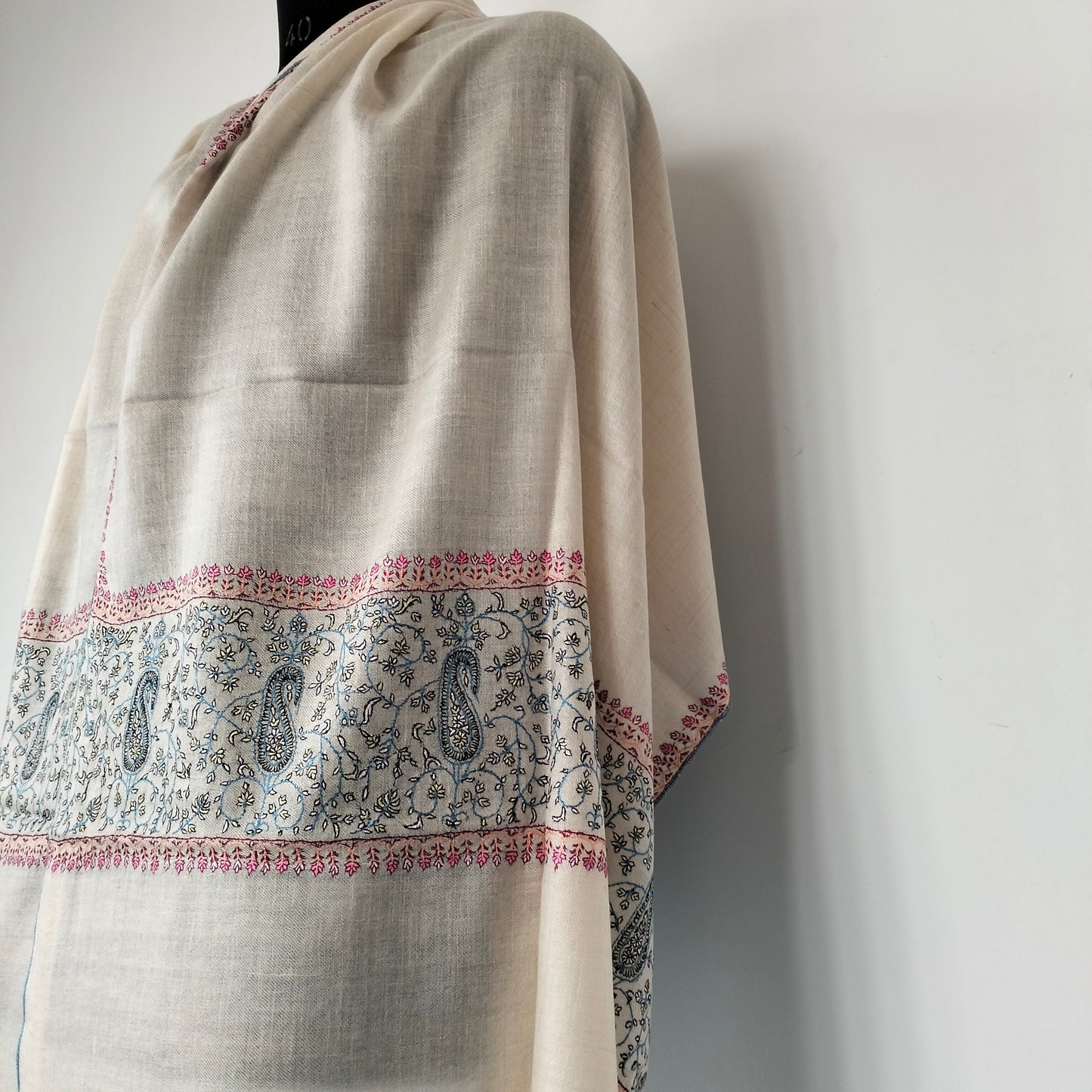 Handcrafted Pashmina white meditation shawl, sozni embroidered changthangi wool kadhmiri robe, soft and warm evening scarf