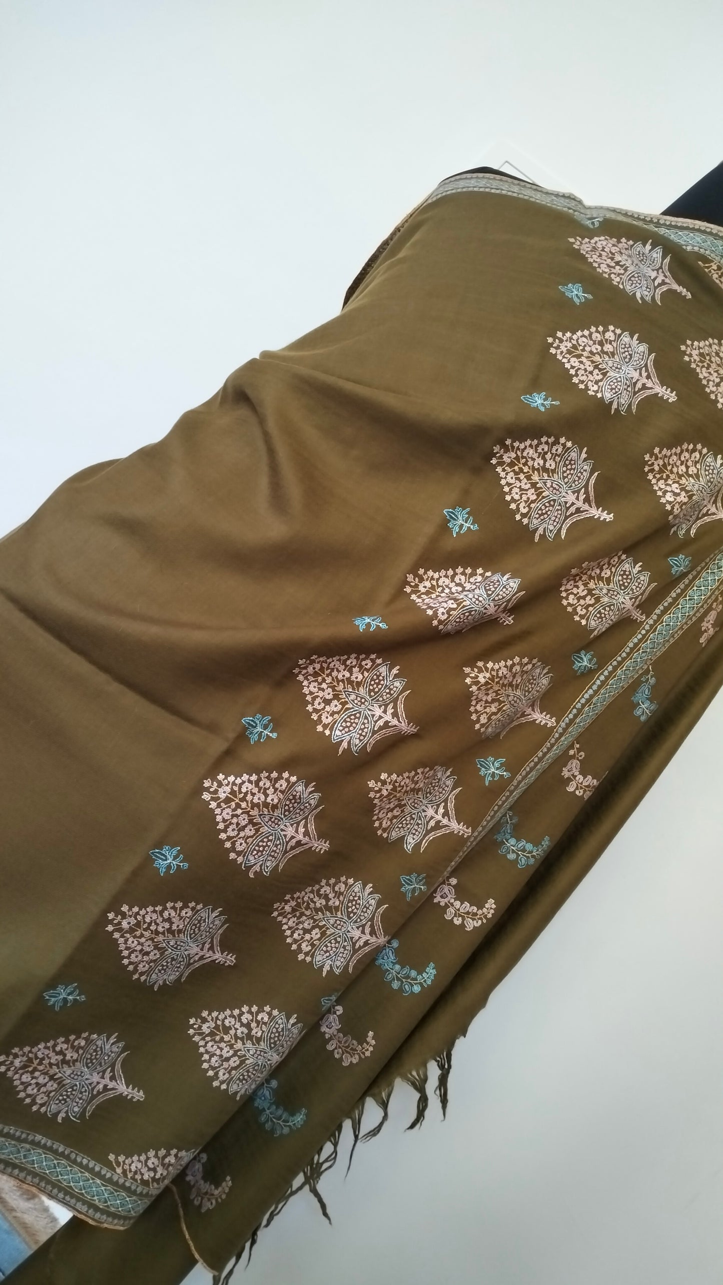 Premium and exclusive Olive green kashmiri pashmina sozni embroidered wedding cashmere, girlfriend' gift, coworkers shawl, christmas gift