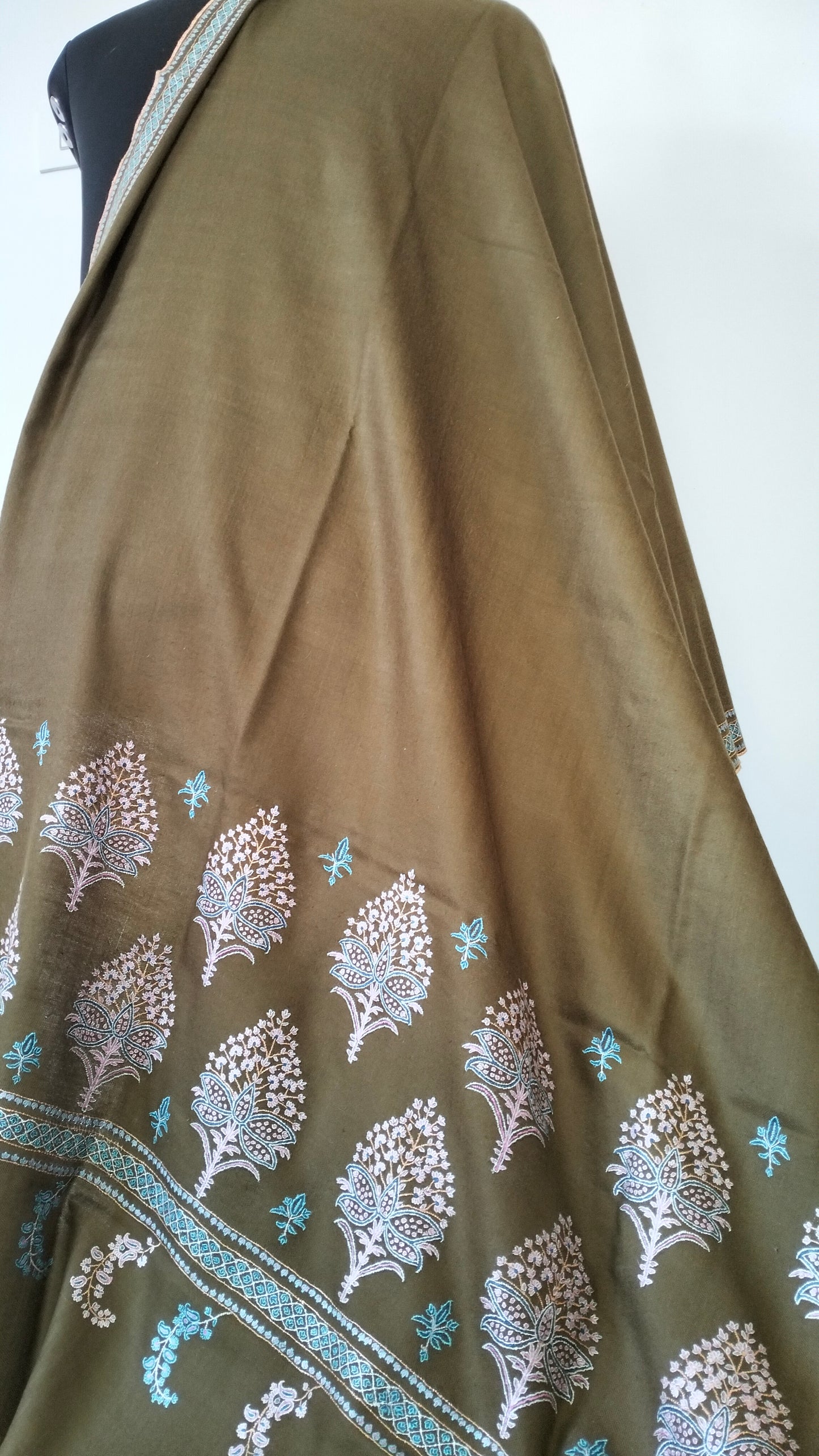 Premium and exclusive Olive green kashmiri pashmina sozni embroidered wedding cashmere, girlfriend' gift, coworkers shawl, christmas gift