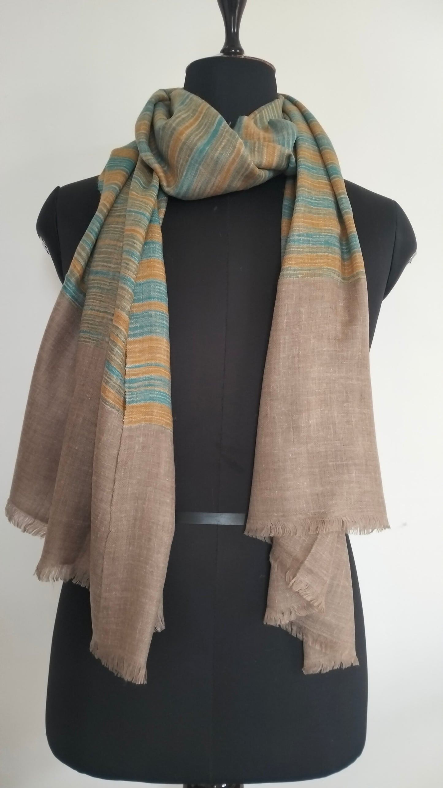 Fashionable unisex ultra-luxuriously warm, fine and soft travel wrap, personalised scarf, party outfit pure Pashmina kashmiri shawl