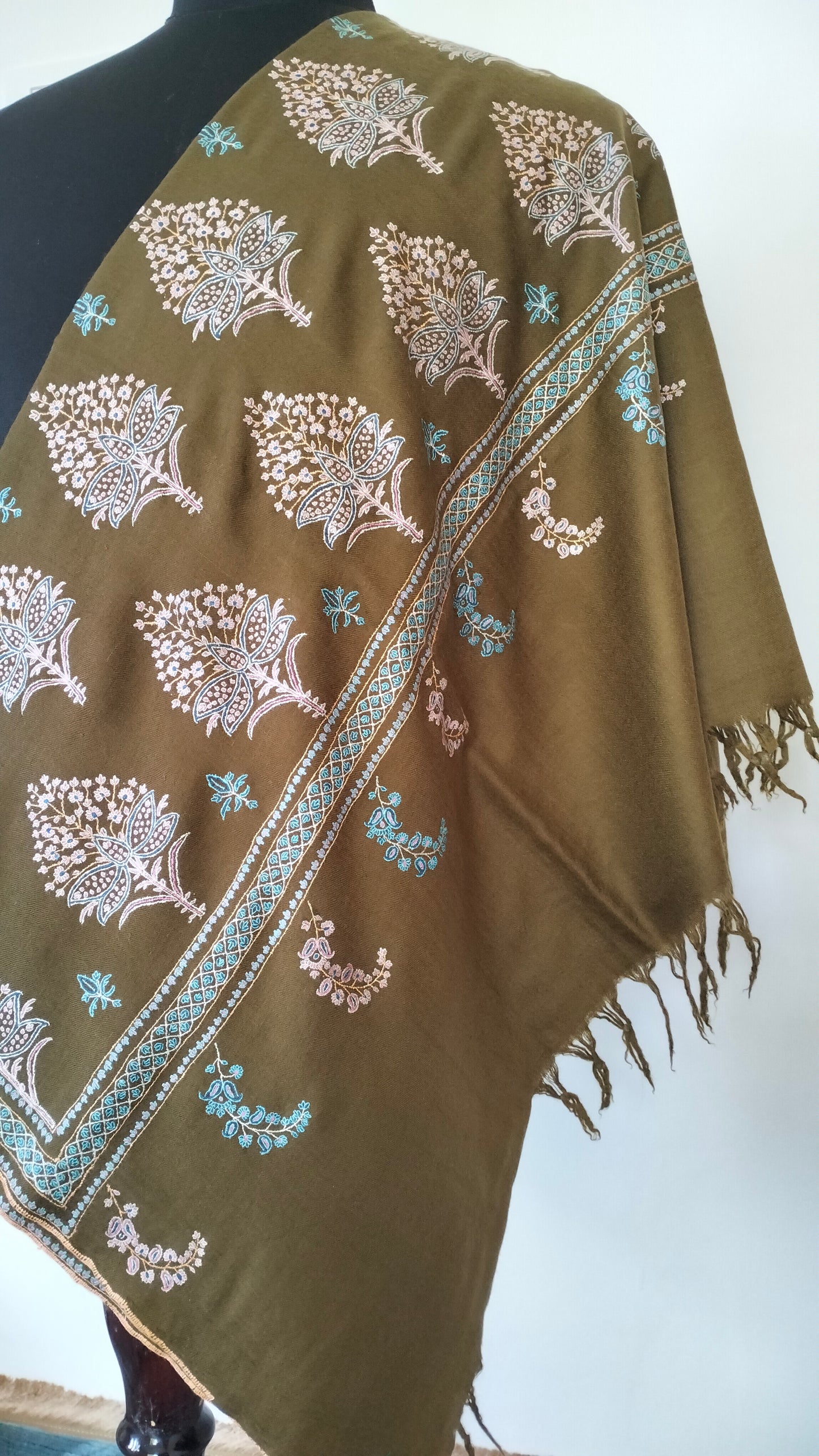 Premium and exclusive Olive green kashmiri pashmina sozni embroidered wedding cashmere, girlfriend' gift, coworkers shawl, christmas gift