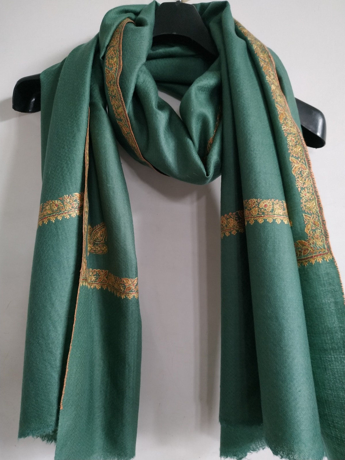 Sozni Border Embroidered Hashidar Kahmir Pashmina Shawl 105 x 205 cm, wedding wrap, Engagement wrap. Bridal shawl