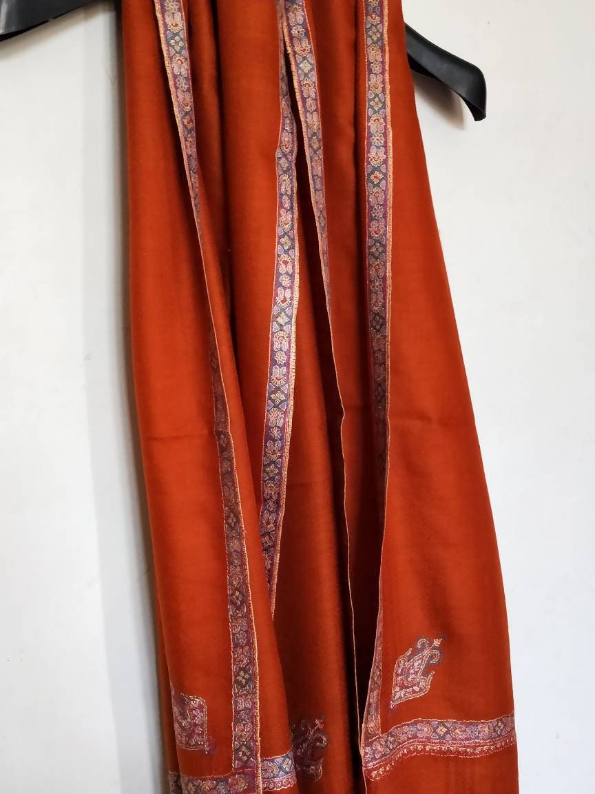 Handmade and Hand embroidered 100% origibal Border embroidered kashmir pashmina shawl