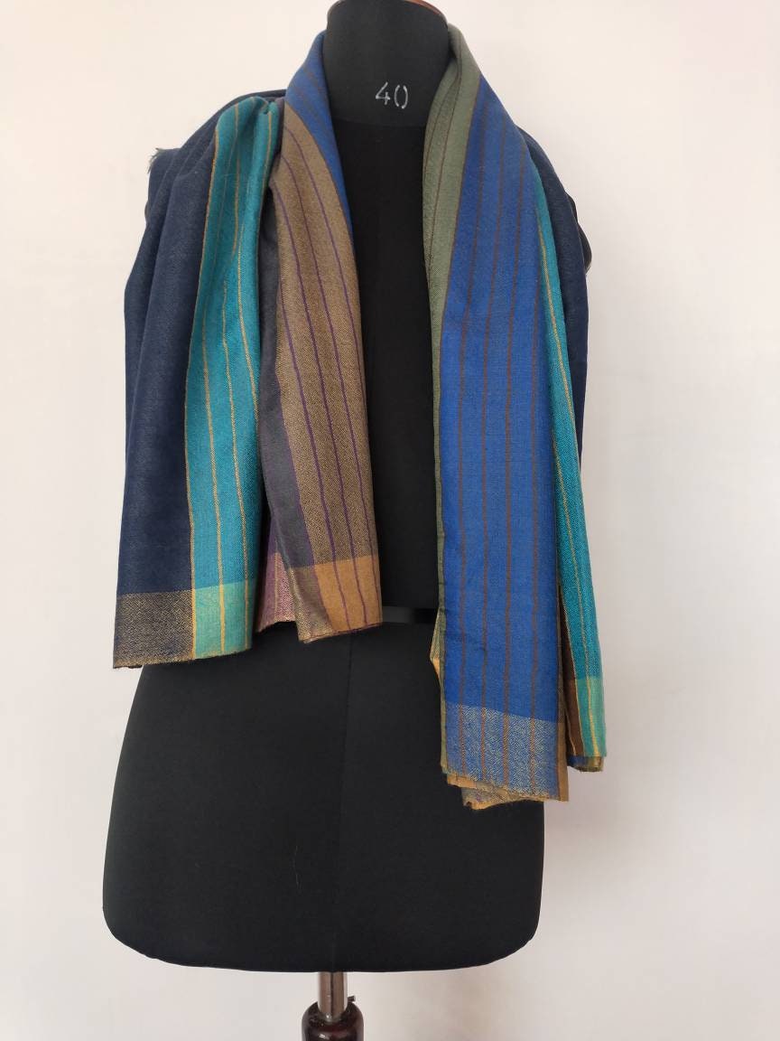 Handwoven 100% pure kashmir checkered extra large meditation wrap for men and women XL 135 X 275 cm