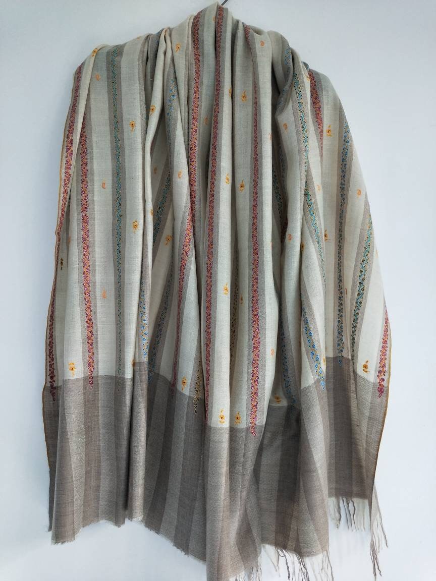 Sozni embroidered shawl done by our girl sozni artisan, one of a kind shawl, kashmir pashmina Shawl, meditation shawl, Big size 205 x 105 cm