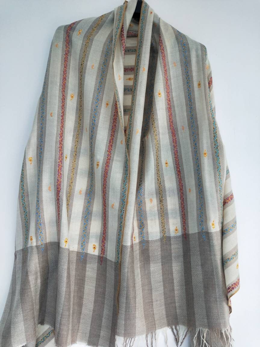 Sozni embroidered shawl done by our girl sozni artisan, one of a kind shawl, kashmir pashmina Shawl, meditation shawl, Big size 205 x 105 cm