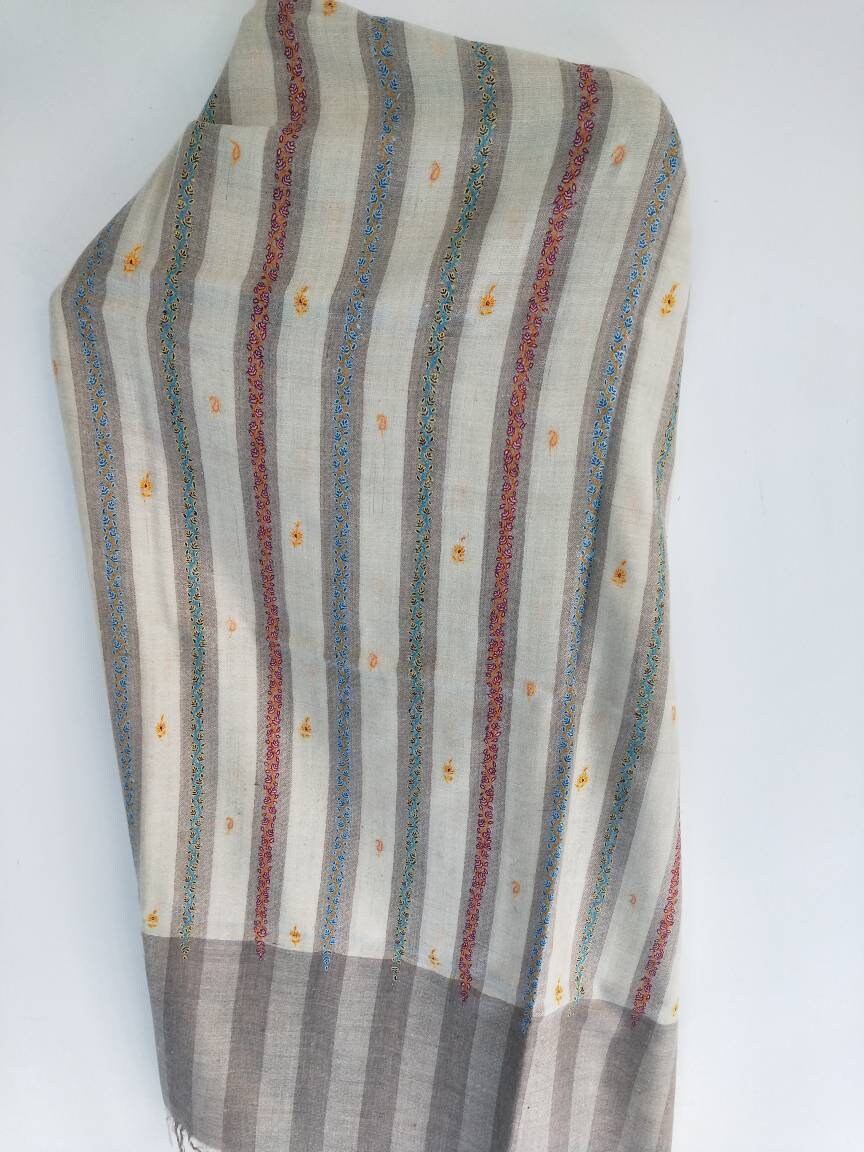 Sozni embroidered shawl done by our girl sozni artisan, one of a kind shawl, kashmir pashmina Shawl, meditation shawl, Big size 205 x 105 cm