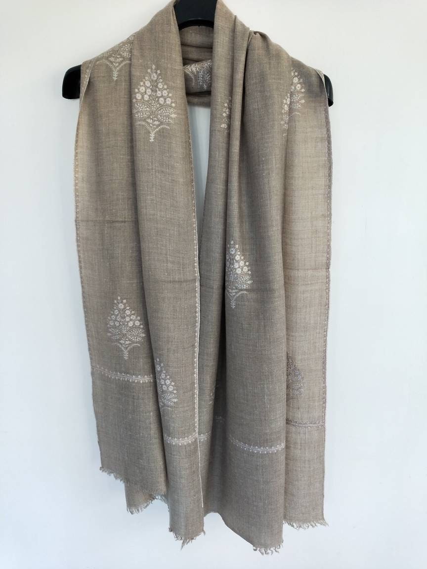 Handcrafted 100% pure kashmiri pashmina sozni bootah embroidered shawl, anniversary present, meditation fashion scarf, Bridal gift