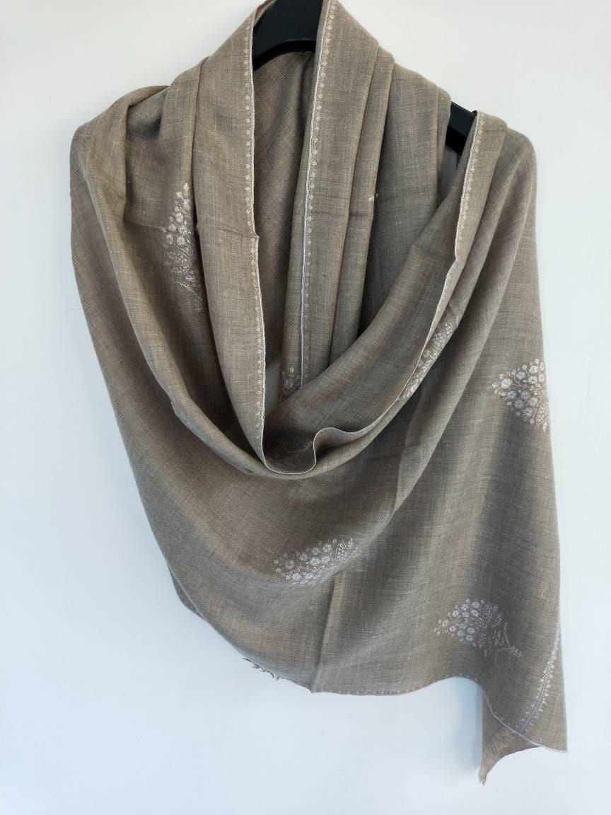 Handcrafted 100% pure kashmiri pashmina sozni bootah embroidered shawl, anniversary present, meditation fashion scarf, Bridal gift