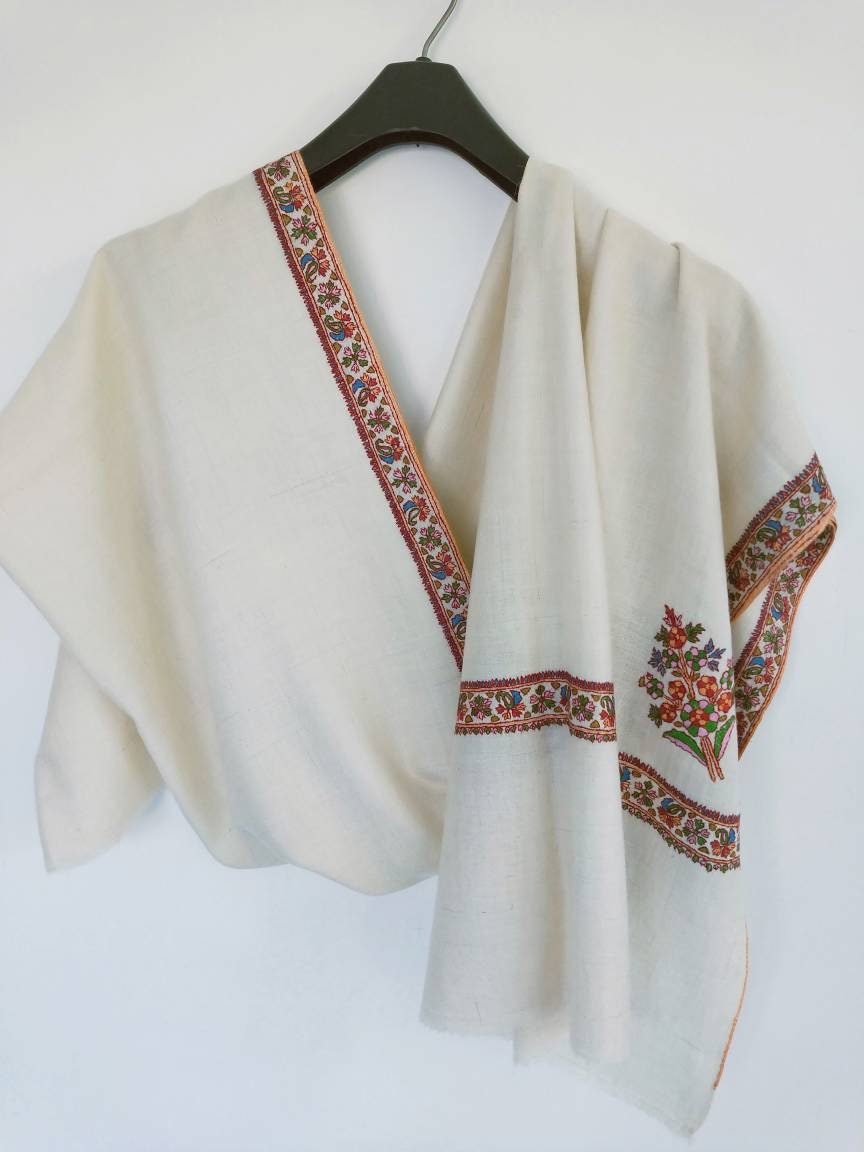 Sozni embroidered white wedding dress shawl ,Kashmiri pashmina shawl, christmas gift, meditation shawl, wedding party gift,Bridal accessory.