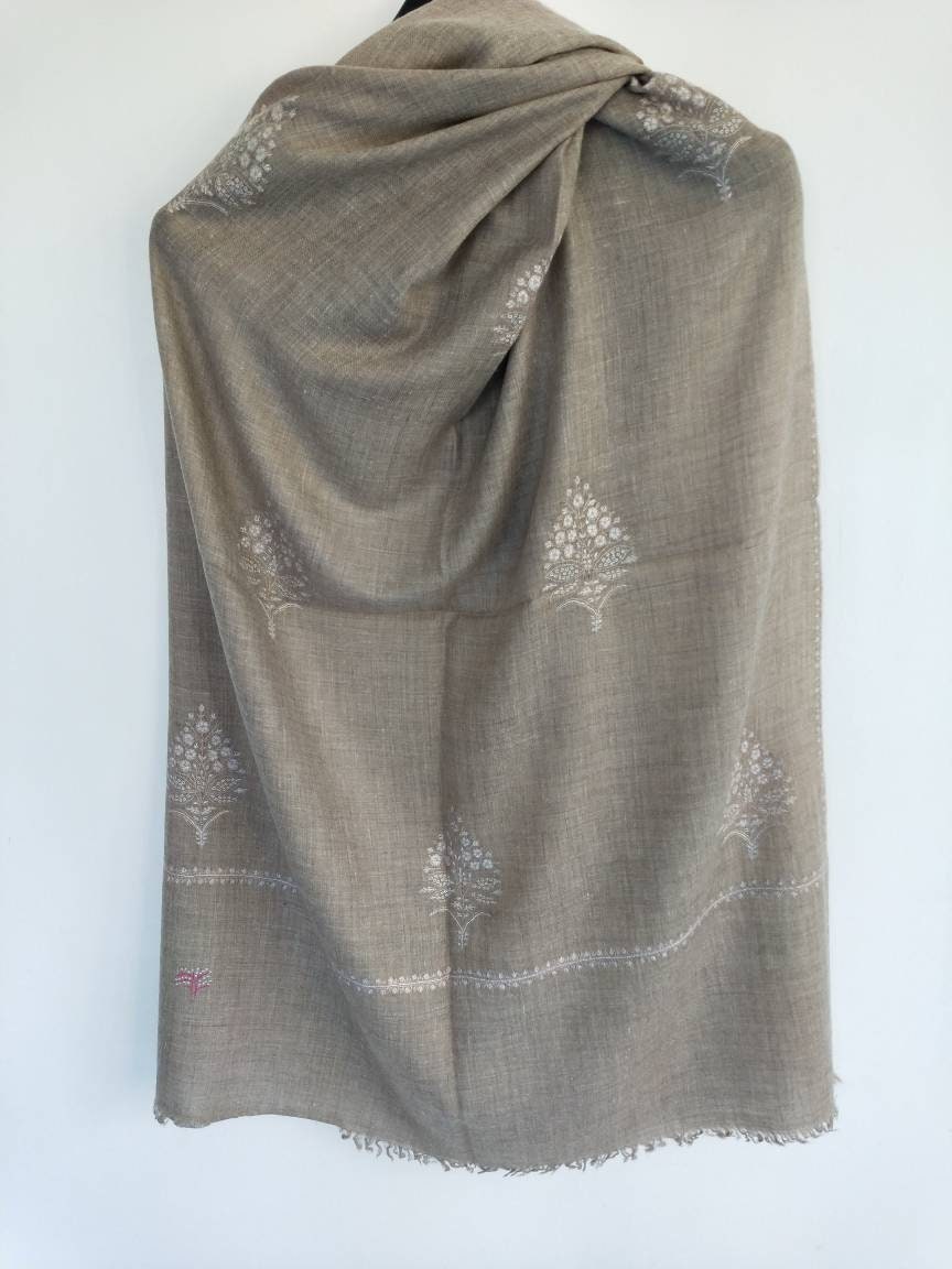 Handcrafted 100% pure kashmiri pashmina sozni bootah embroidered shawl, anniversary present, meditation fashion scarf, Bridal gift