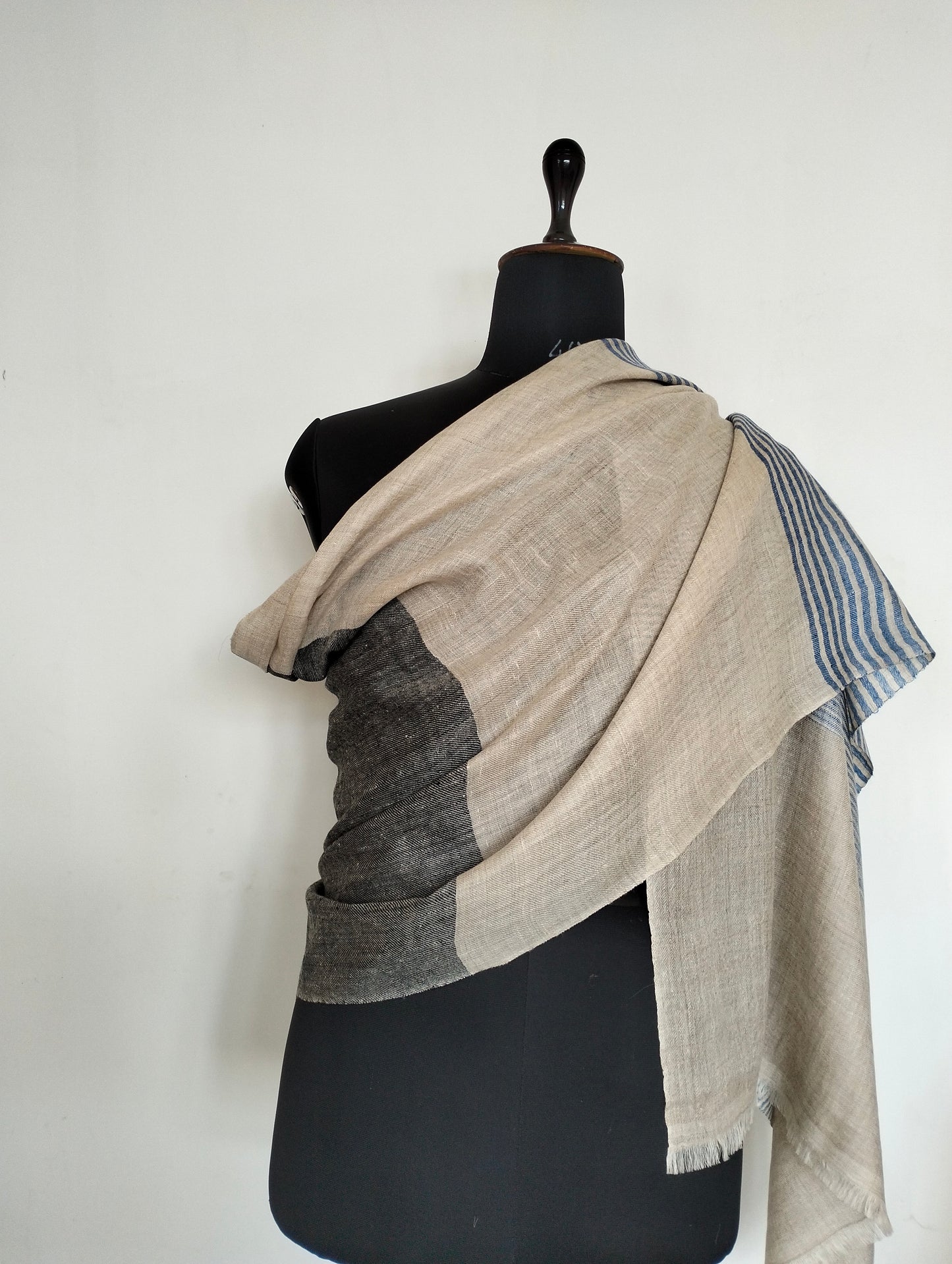 100% Cashmere Handloom scarf, pashmina scarf, Finest Kashmiri shawl, Summer Scarf, Bridesmaid Gift, gift for your loved ones, luxuriously soft and classy scarf