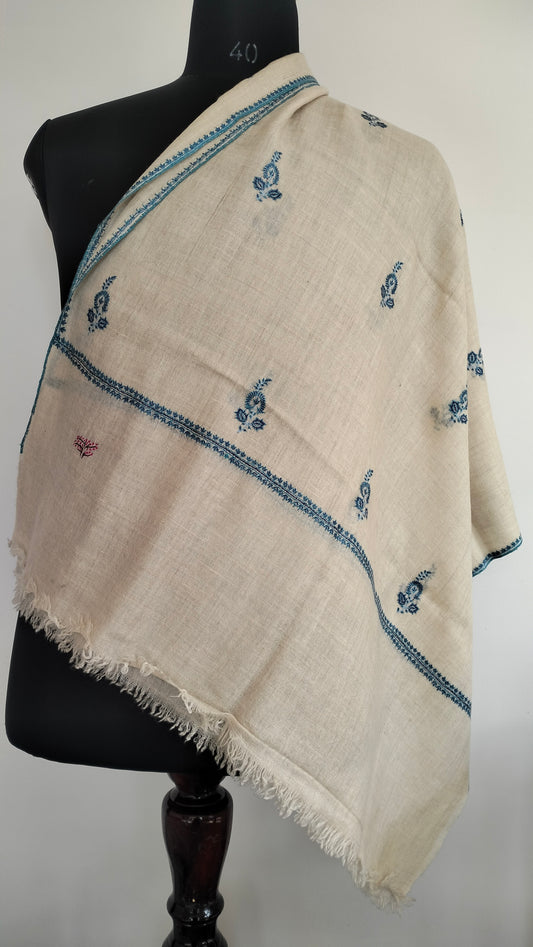 Natural white Bootidar Pashmina stole with exquisite motifs and incredible embroidery.