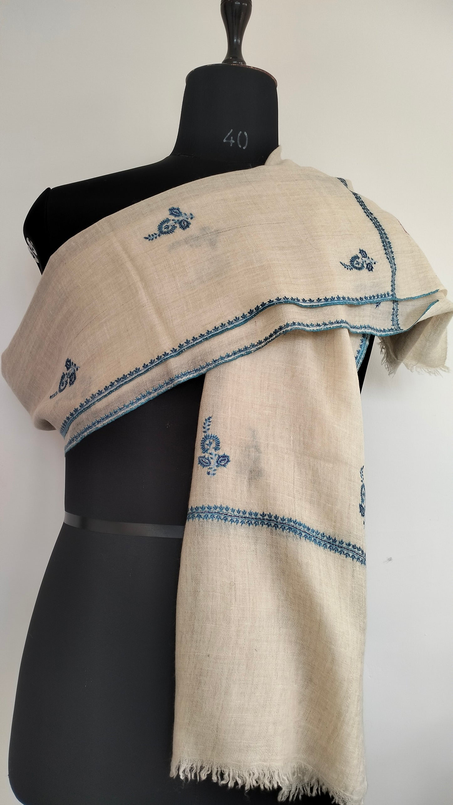 Natural white Bootidar Pashmina stole with exquisite motifs and incredible embroidery.