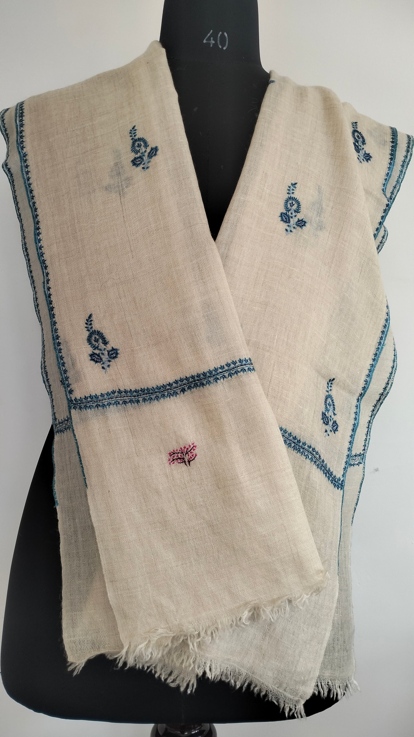 Natural white Bootidar Pashmina stole with exquisite motifs and incredible embroidery.