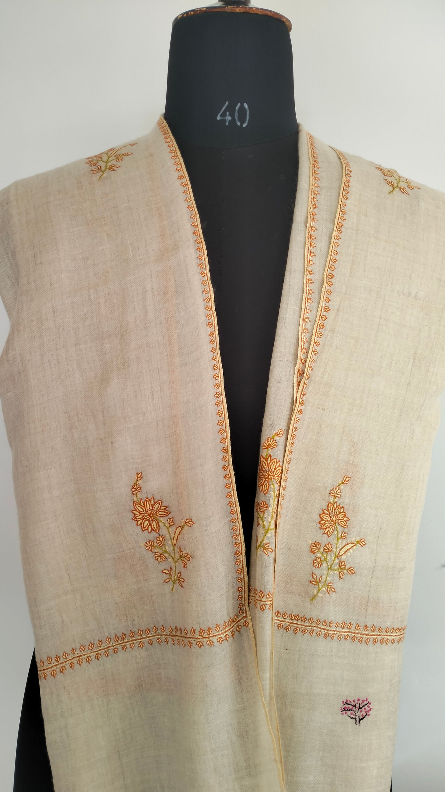 Natural white Bootidar Pashmina stole with exquisite motifs and incredible embroidery.