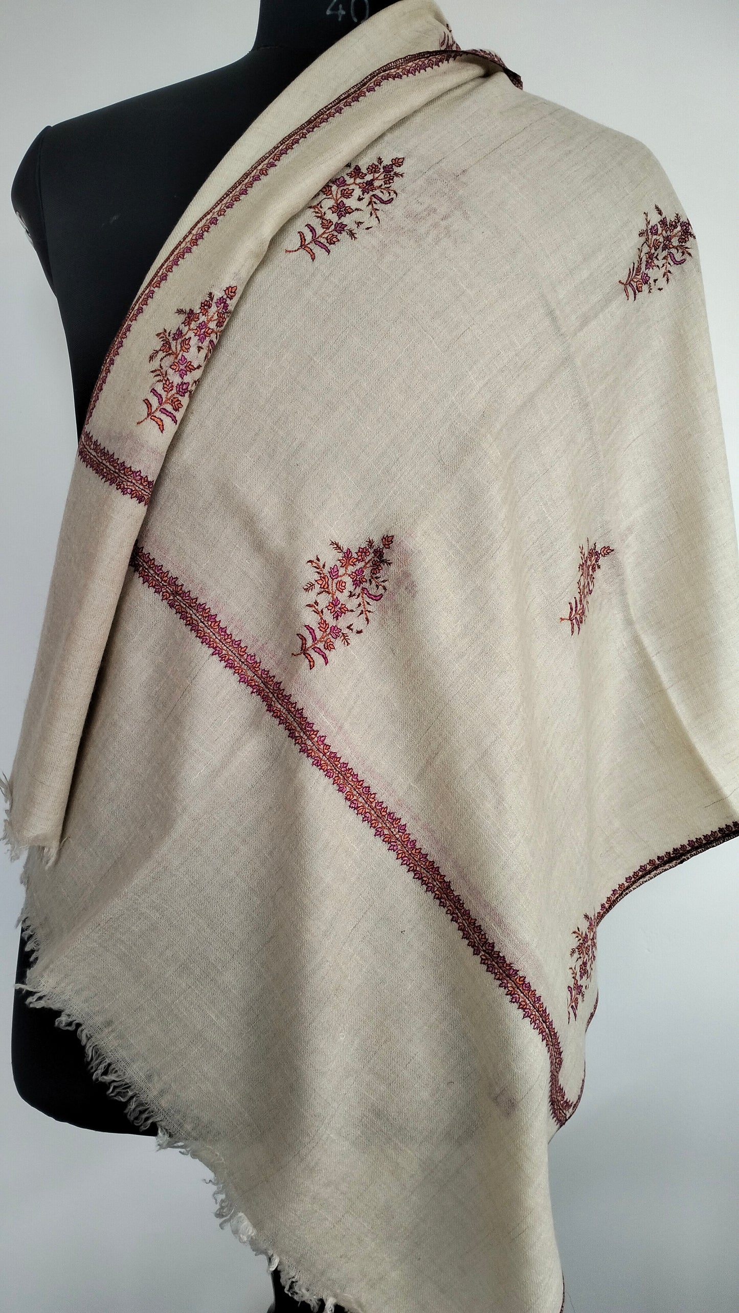 Natural white Bootidar Pashmina stole with exquisite motifs and incredible embroidery.