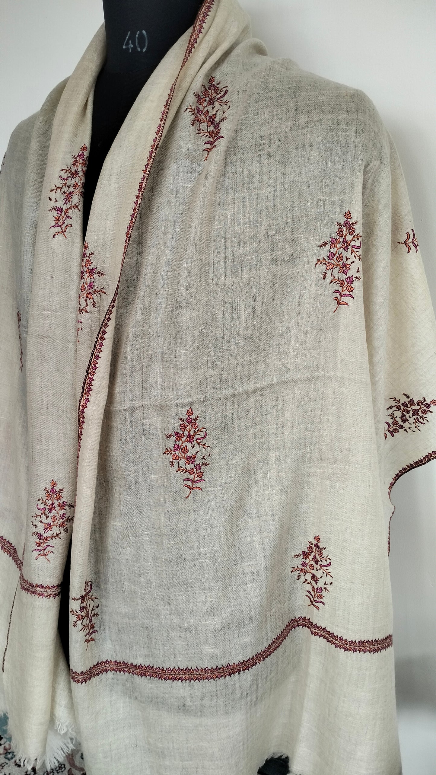 Natural white Bootidar Pashmina stole with exquisite motifs and incredible embroidery.