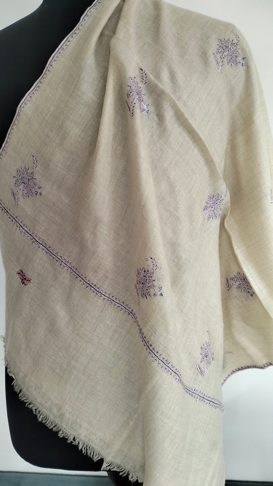 Natural white Bootidar Pashmina stole with exquisite motifs and incredible embroidery.