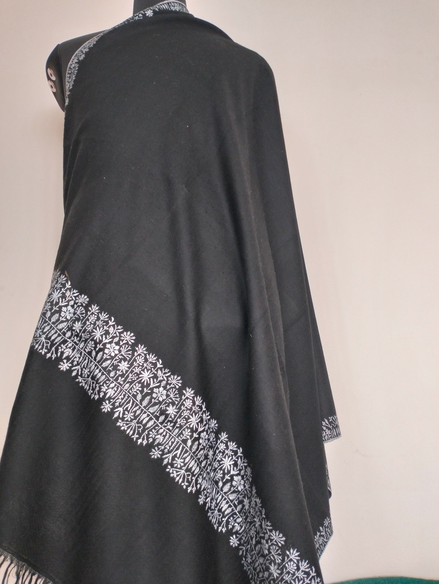 Handmade Premium kashmir Black Pashmina Shawl, classic  tone embroidery, wedding shawl