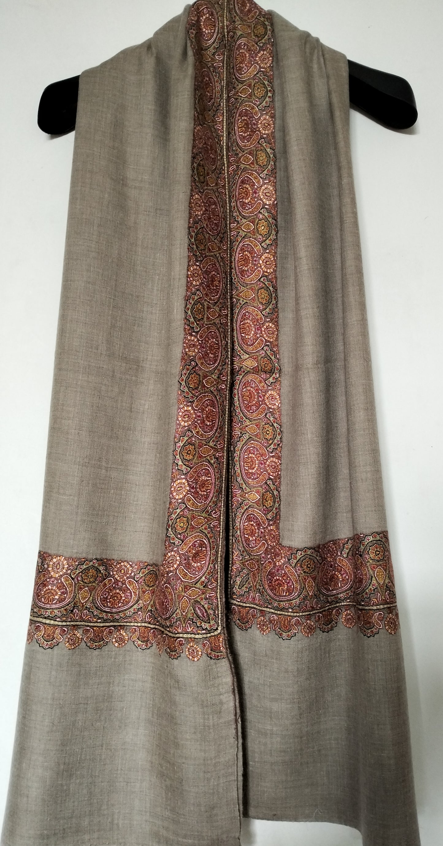 Handmade Premium kashmir Pashmina Shawl, classic embroidery on a Natural pashmina Fabric