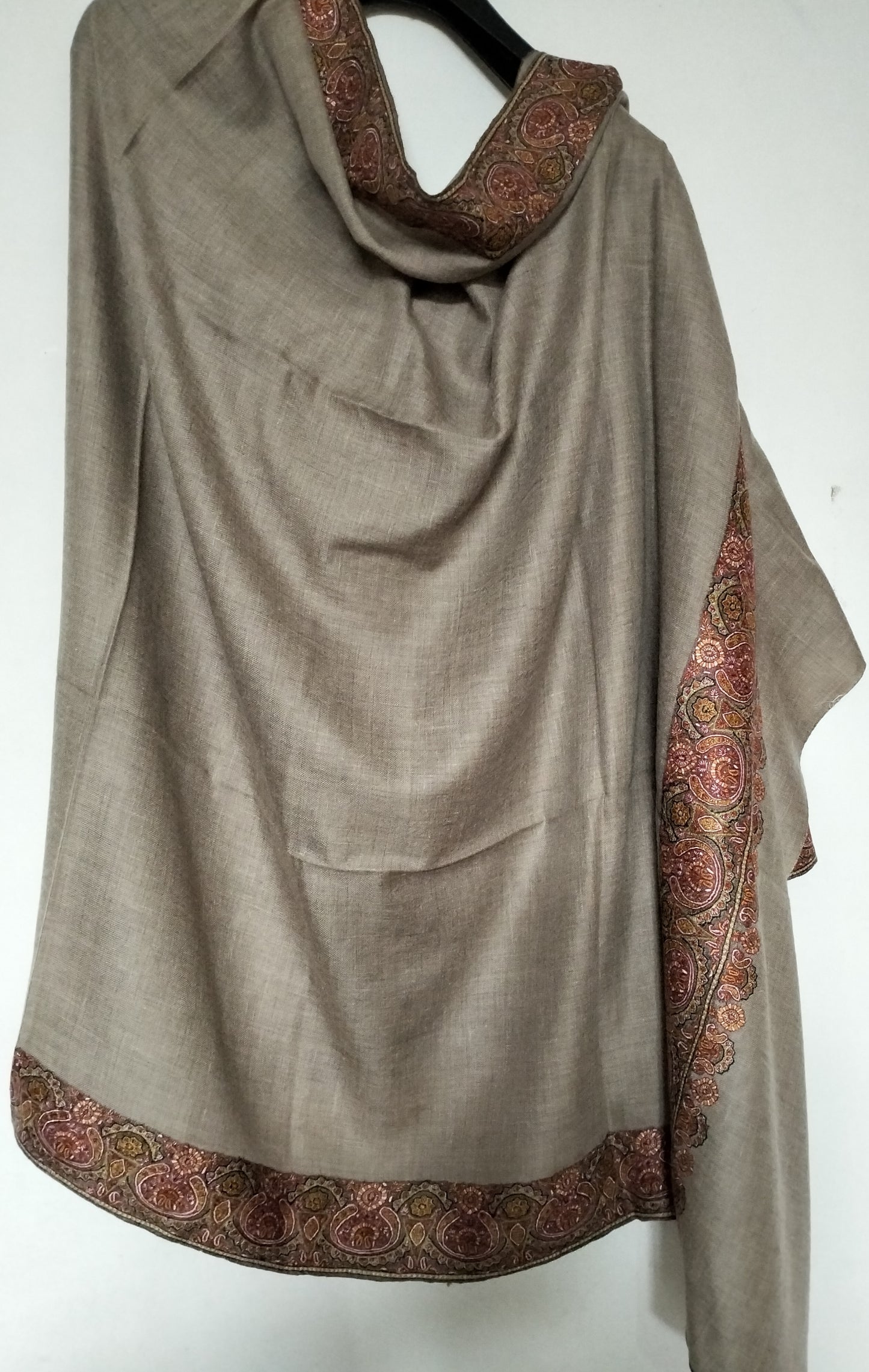 Handmade Premium kashmir Pashmina Shawl, classic embroidery on a Natural pashmina Fabric