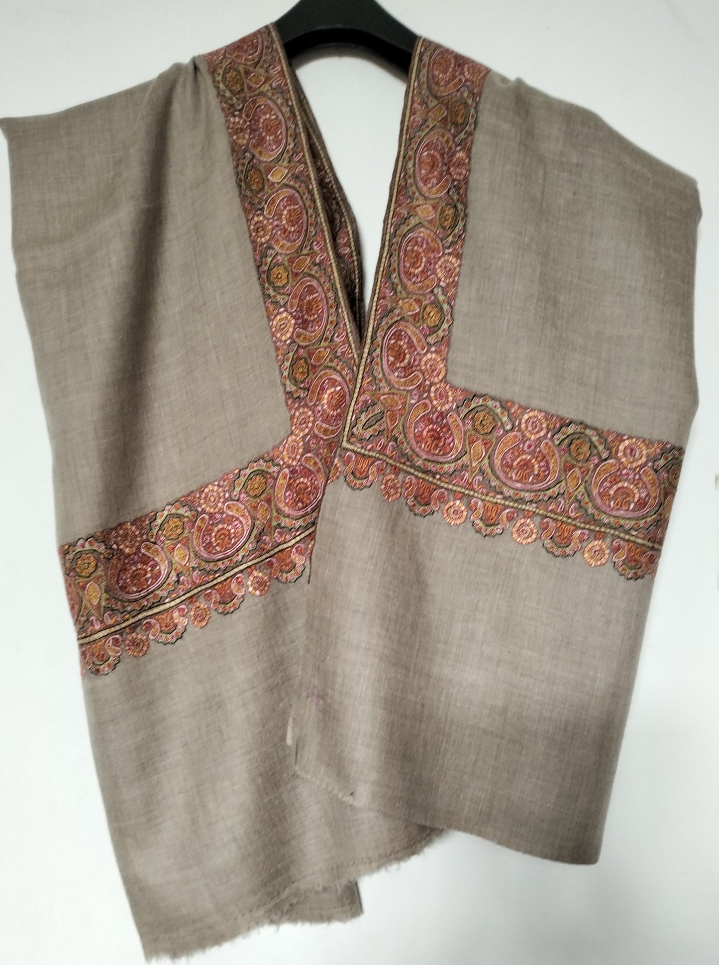 Handmade Premium kashmir Pashmina Shawl, classic embroidery on a Natural pashmina Fabric