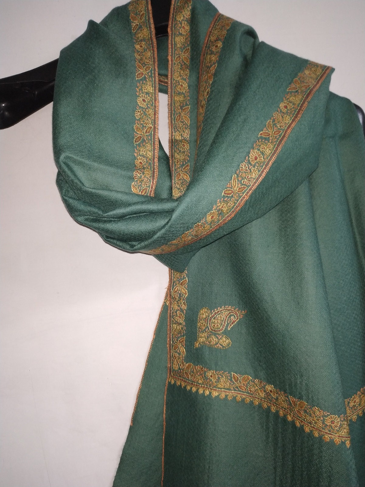 Sozni  Border Embroidered Hashidar Kahmir Pashmina Shawl 105 x 205 cm, wedding wrap, Engagement wrap. Bridal shawl