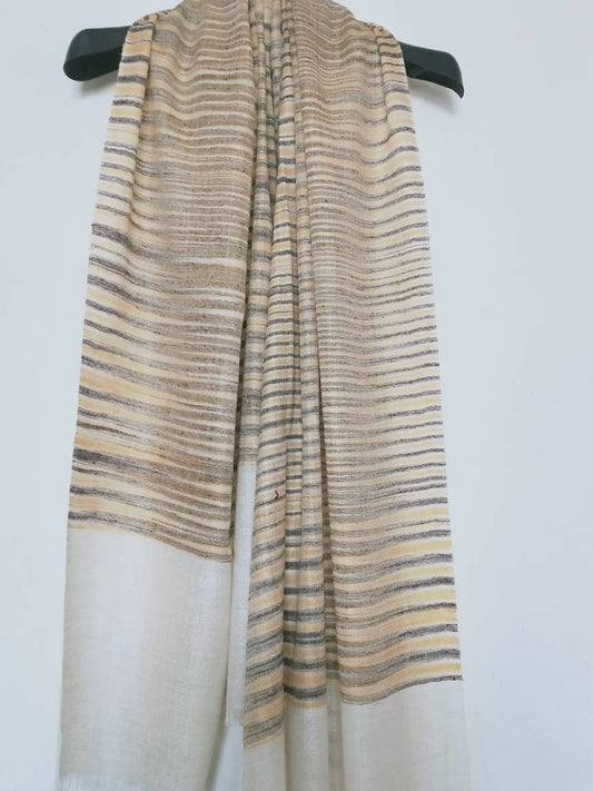 Hey wanna look standout from the crowd? Drape yourself in the high end, niche and fashionable 100% Pure handmade kashmir pashmina scarf.