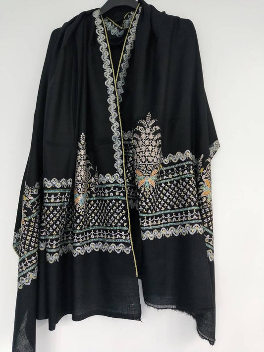 Premium and Niche black sozni embroidered wedding cashmere schal, floral motifs embroidered on the Palla, kashmiri pashmina shawl.